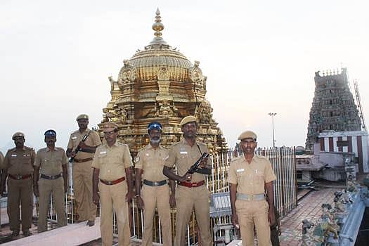 பழனி மலைக்கோயிலில் கூடுதல் போலீஸார் பாதுகாப்புப்பணி